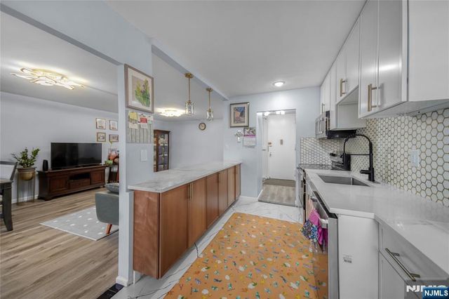 300 Winston L1, Cliffside Park, NJ 07010