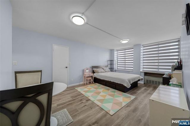 300 Winston L1, Cliffside Park, NJ 07010