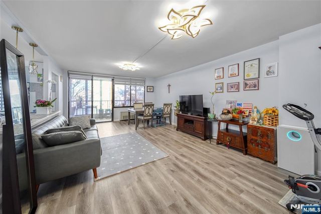 300 Winston L1, Cliffside Park, NJ 07010