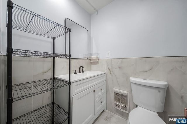300 Winston L1, Cliffside Park, NJ 07010