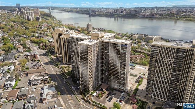 300 Winston L1, Cliffside Park, NJ 07010