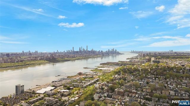 300 Winston L1, Cliffside Park, NJ 07010