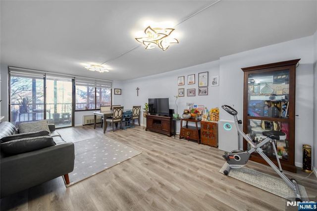 300 Winston L1, Cliffside Park, NJ 07010