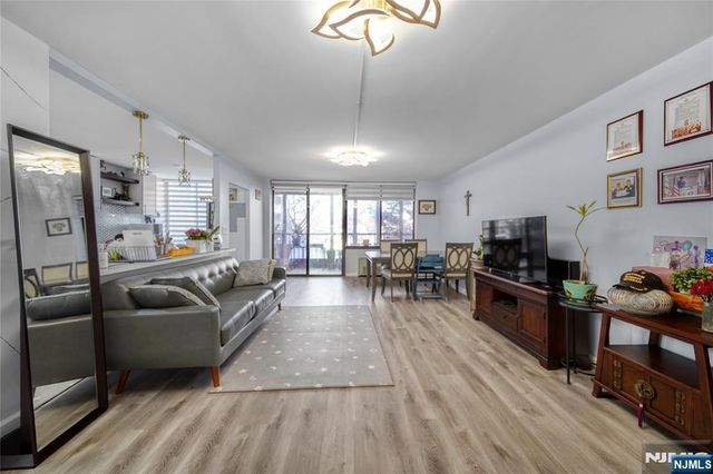 300 Winston L1, Cliffside Park, NJ 07010