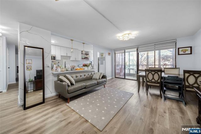 300 Winston L1, Cliffside Park, NJ 07010
