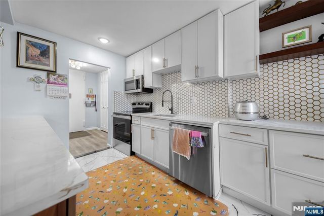 300 Winston L1, Cliffside Park, NJ 07010