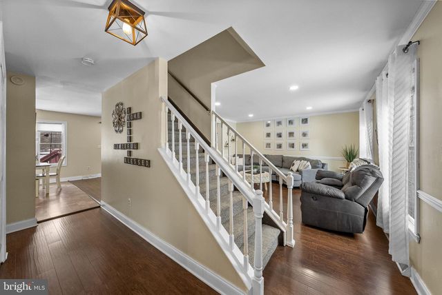 4 BIRCH RUN CT, Ewing, NJ 08628