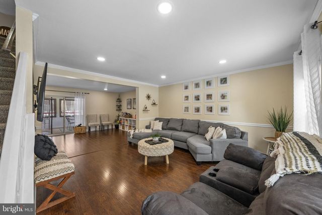 4 BIRCH RUN CT, Ewing, NJ 08628