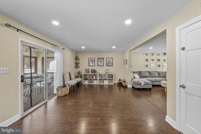 4 BIRCH RUN CT, Ewing, NJ 08628