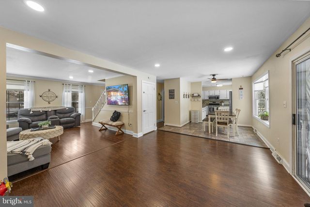 4 BIRCH RUN CT, Ewing, NJ 08628