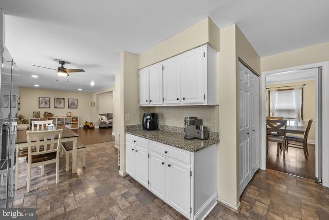 4 BIRCH RUN CT, Ewing, NJ 08628