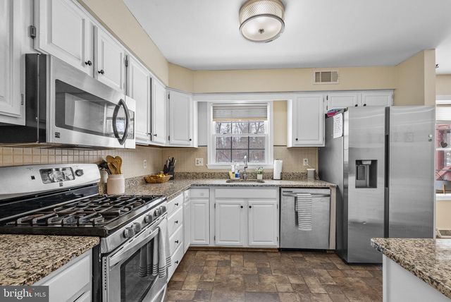 4 BIRCH RUN CT, Ewing, NJ 08628