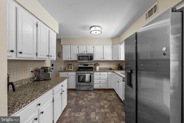 4 BIRCH RUN CT, Ewing, NJ 08628