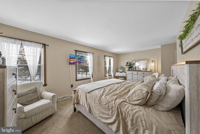 4 BIRCH RUN CT, Ewing, NJ 08628