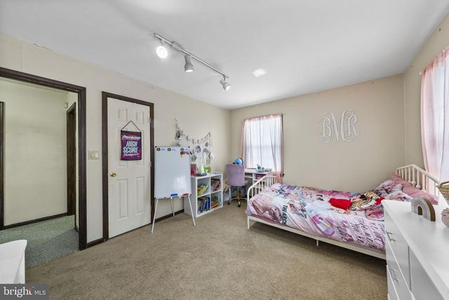 4 BIRCH RUN CT, Ewing, NJ 08628