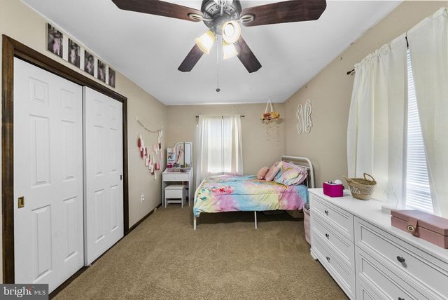 4 BIRCH RUN CT, Ewing, NJ 08628