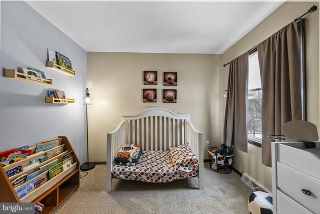 4 BIRCH RUN CT, Ewing, NJ 08628