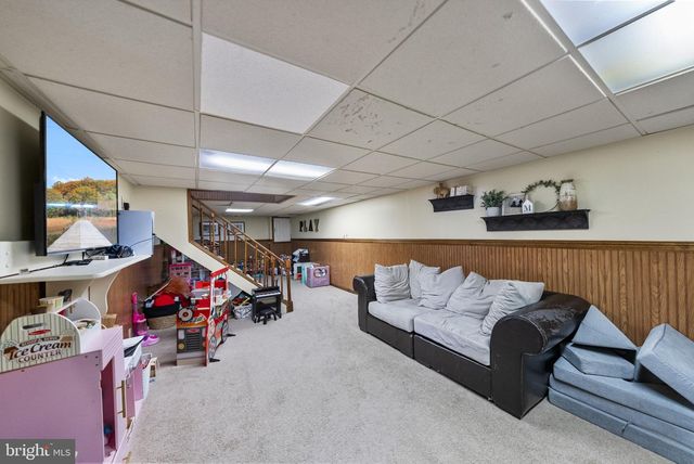 4 BIRCH RUN CT, Ewing, NJ 08628