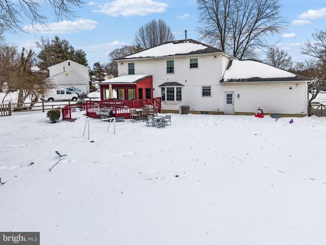 4 BIRCH RUN CT, Ewing, NJ 08628