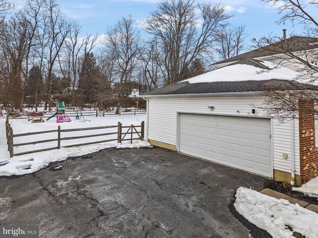 4 BIRCH RUN CT, Ewing, NJ 08628