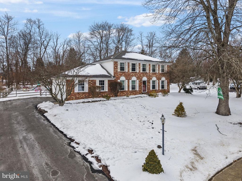 4 BIRCH RUN CT, Ewing, NJ 08628