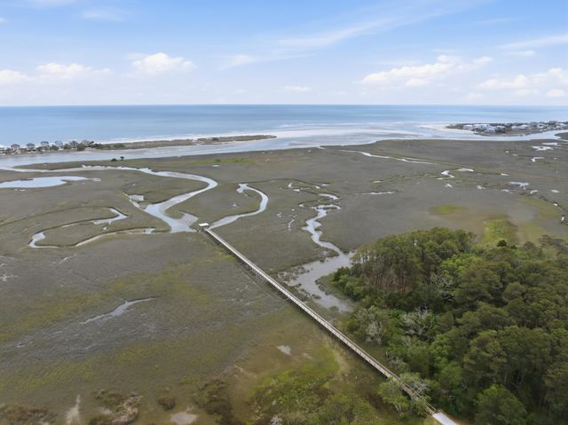 119 Enclave Pl., Pawleys Island, SC 29585