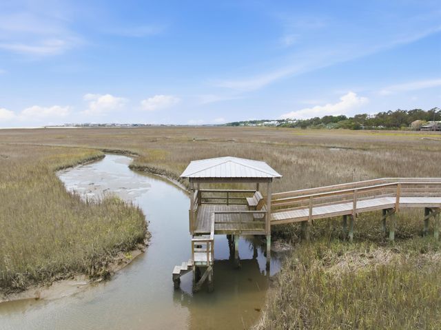 119 Enclave Pl., Pawleys Island, SC 29585