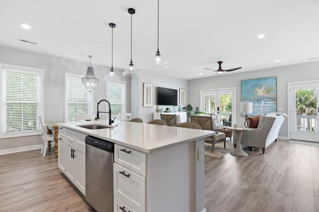 119 Enclave Pl., Pawleys Island, SC 29585