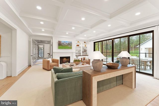 8230 WELLER AVE, Mclean, VA 22102