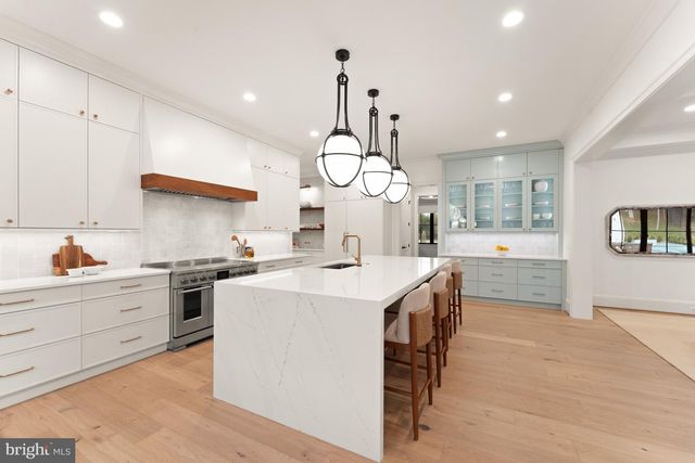 8230 WELLER AVE, Mclean, VA 22102