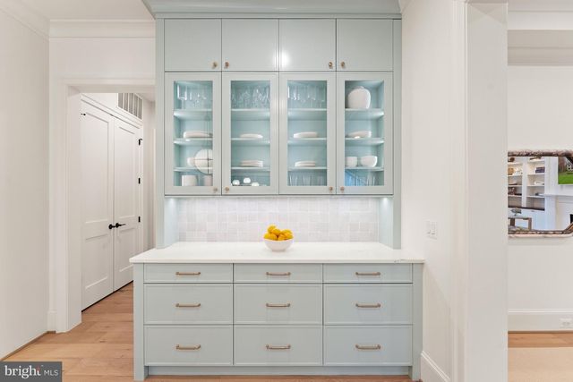 8230 WELLER AVE, Mclean, VA 22102