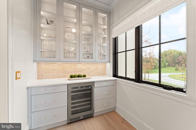 8230 WELLER AVE, Mclean, VA 22102