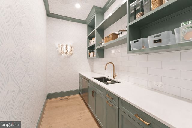 8230 WELLER AVE, Mclean, VA 22102