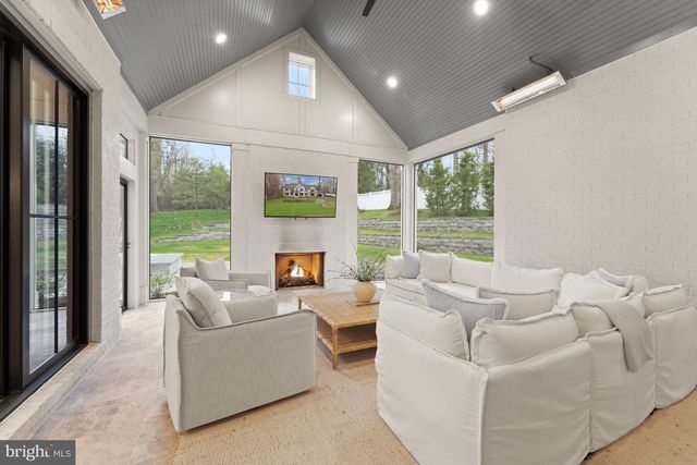 8230 WELLER AVE, Mclean, VA 22102