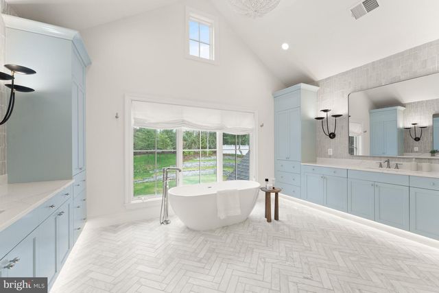 8230 WELLER AVE, Mclean, VA 22102