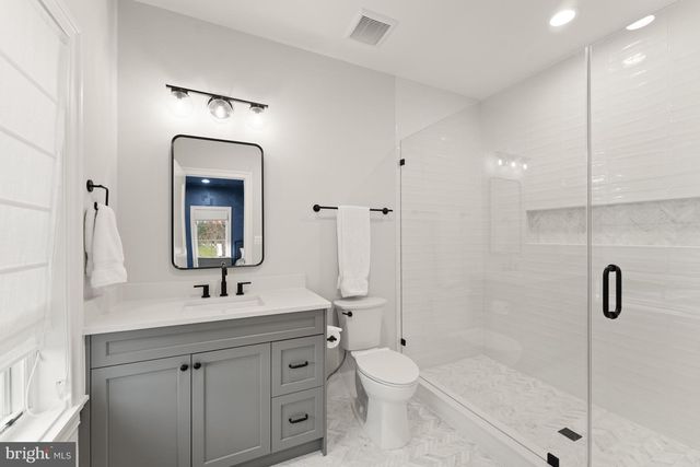 8230 WELLER AVE, Mclean, VA 22102