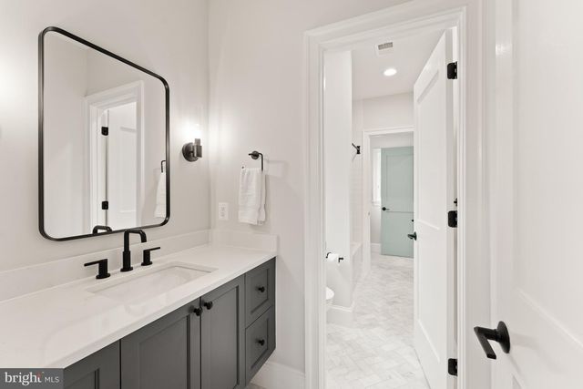 8230 WELLER AVE, Mclean, VA 22102
