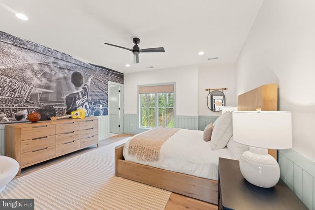 8230 WELLER AVE, Mclean, VA 22102