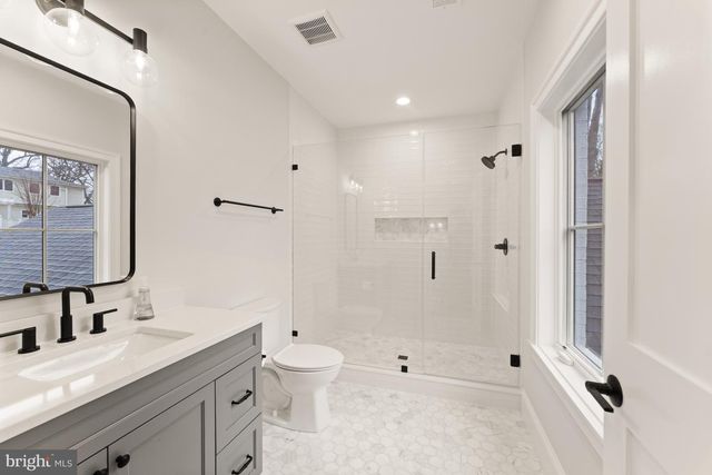 8230 WELLER AVE, Mclean, VA 22102