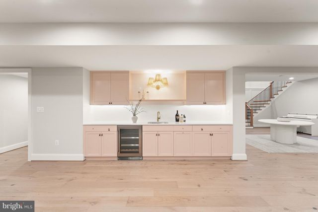 8230 WELLER AVE, Mclean, VA 22102