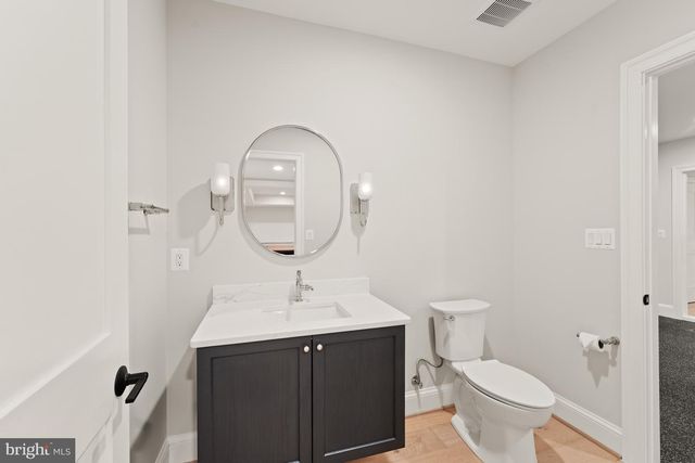 8230 WELLER AVE, Mclean, VA 22102