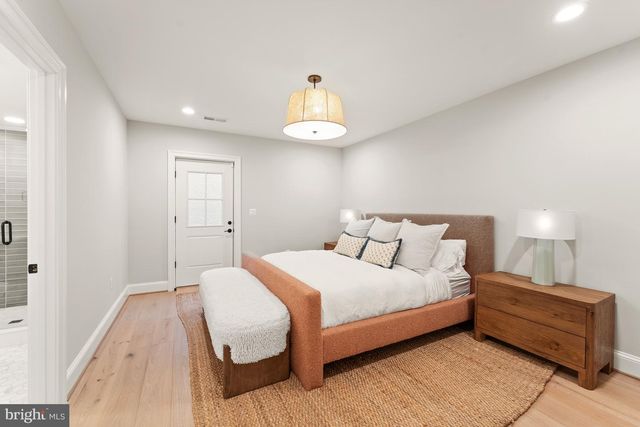 8230 WELLER AVE, Mclean, VA 22102