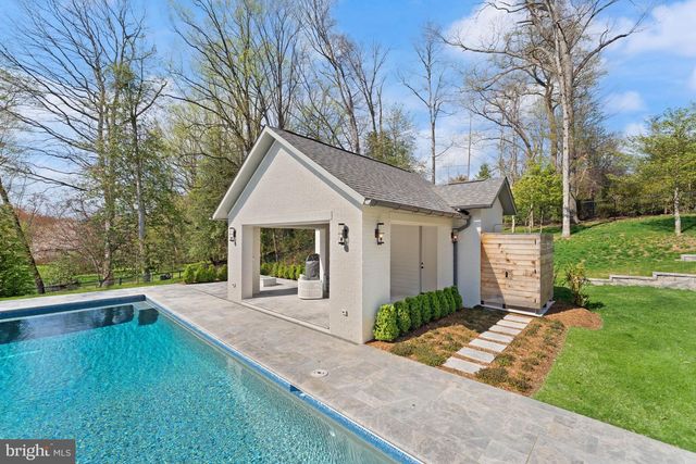 8230 WELLER AVE, Mclean, VA 22102