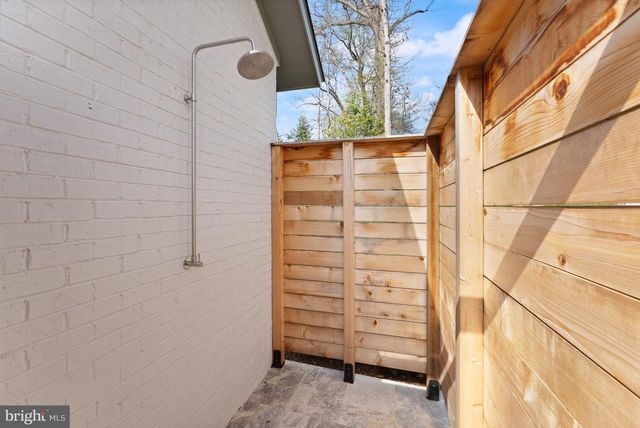 8230 WELLER AVE, Mclean, VA 22102