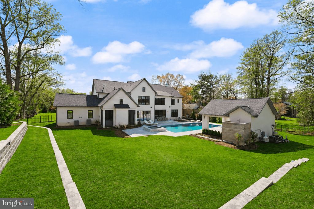 8230 WELLER AVE, Mclean, VA 22102