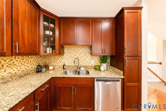 5421 Hickory Ann Dr, Glen Allen, VA 23059