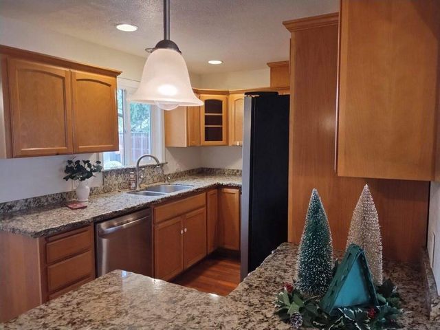 2145 Springbrook, Medford, OR 97504