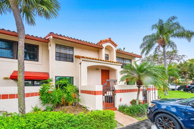 312 Liberty Court, Deerfield Beach, FL 33442