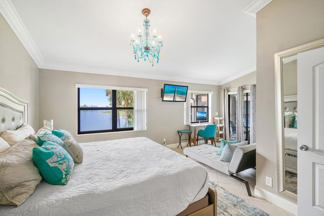 312 Liberty Court, Deerfield Beach, FL 33442