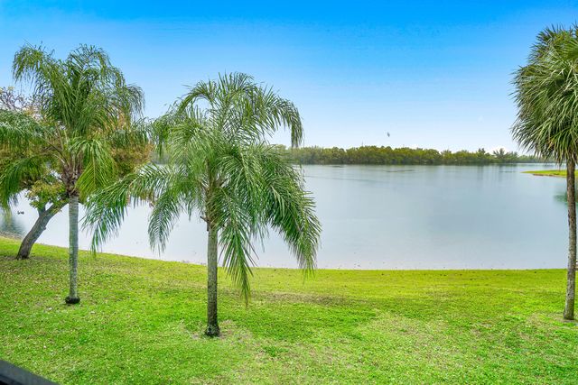 312 Liberty Court, Deerfield Beach, FL 33442